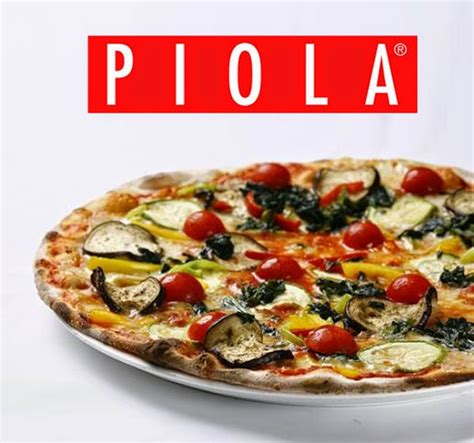 Piola pizza - Piola er et super lækkert pizzaria, hvor du kan nyde ægte Napolitanske pizzaer. Alle deres pizzaer er udelukkende lavet med italienske friske råvarer. Piola Pizza 